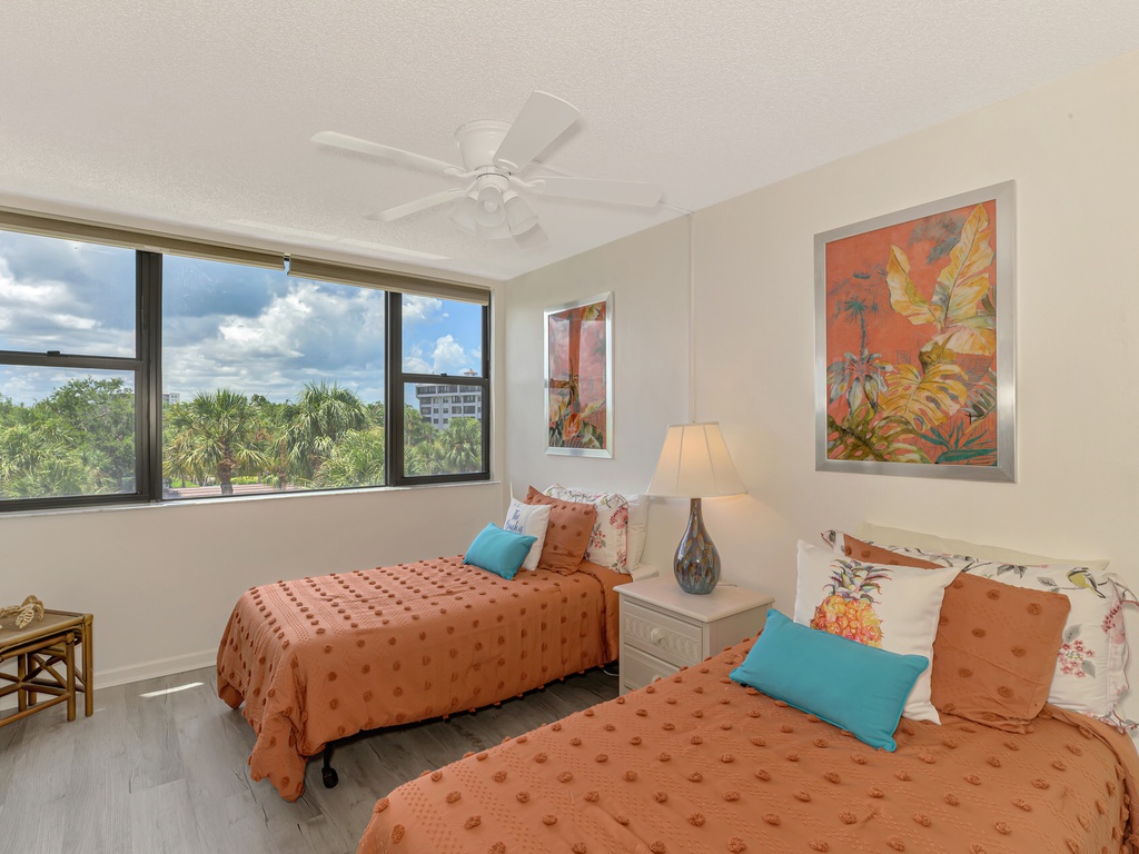 Second Bedroom, Two Twin beds