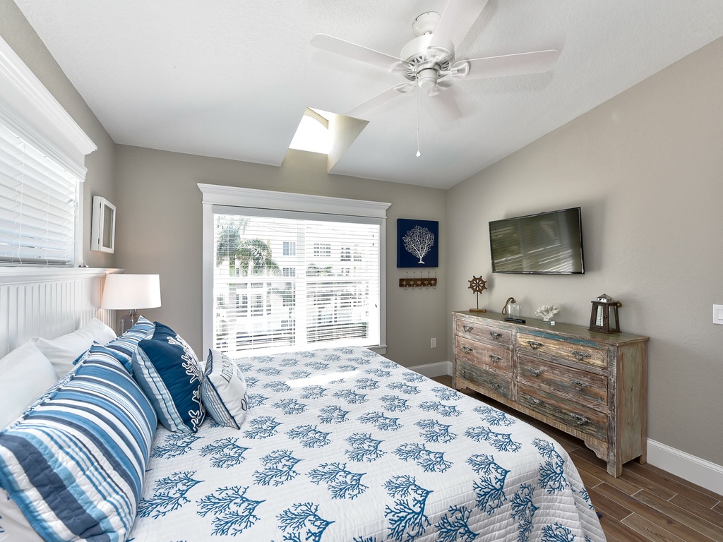 Sixth Bedroom, King bed