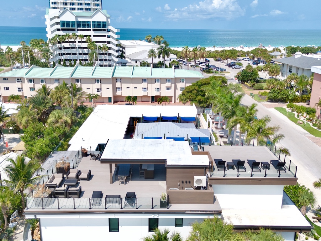 Rooftop Deck with Sun Loungers