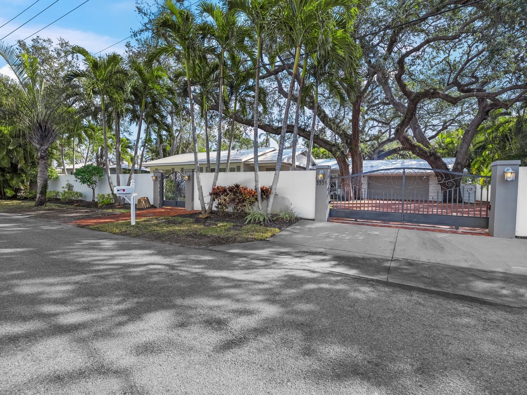 The Shaded Sanctuary - Siesta Key Luxury Rental Properties