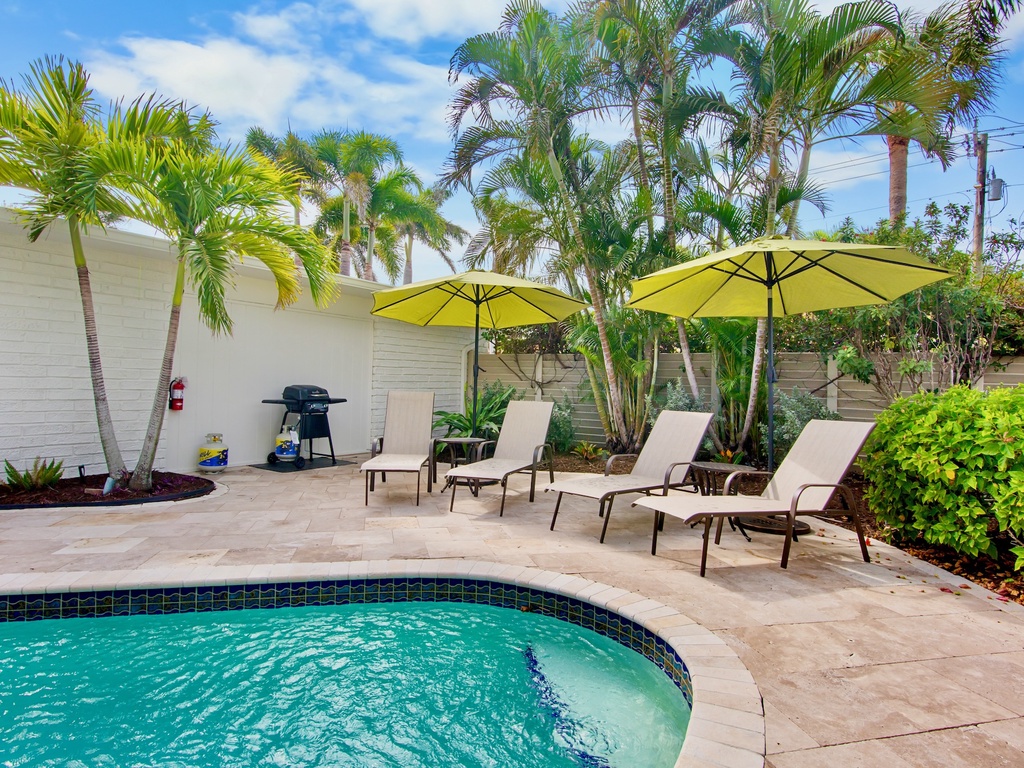 Private poolside loungers