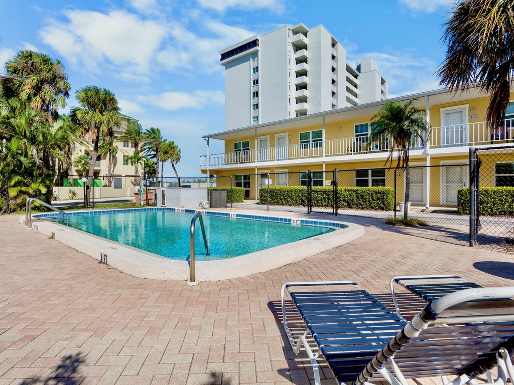 Shared Pool and Loungers