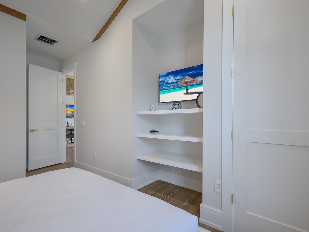 Seventh Bedroom - King with Tv