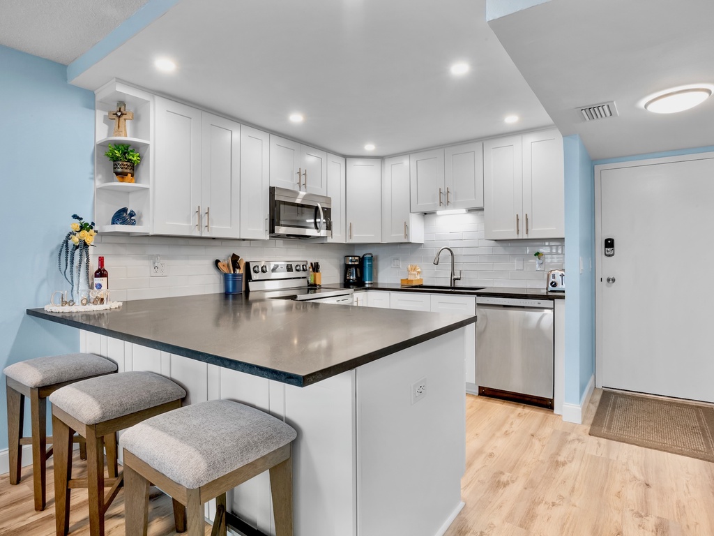 Harbor Towers Unit 312 by Tropical Sands Accommodations