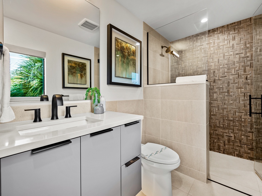 Second Bedroom, Ensuite Bathroom