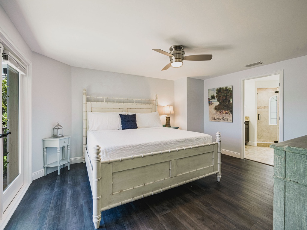 Second Bedroom (2nd Floor), King bed