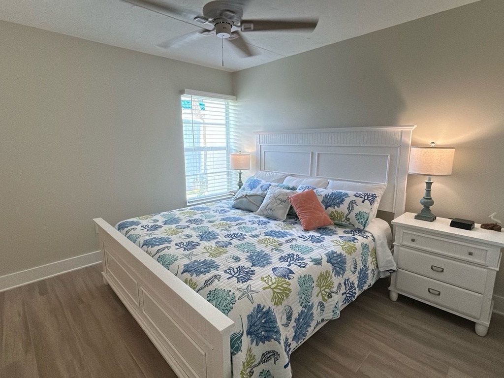 Master Bedroom, King bed