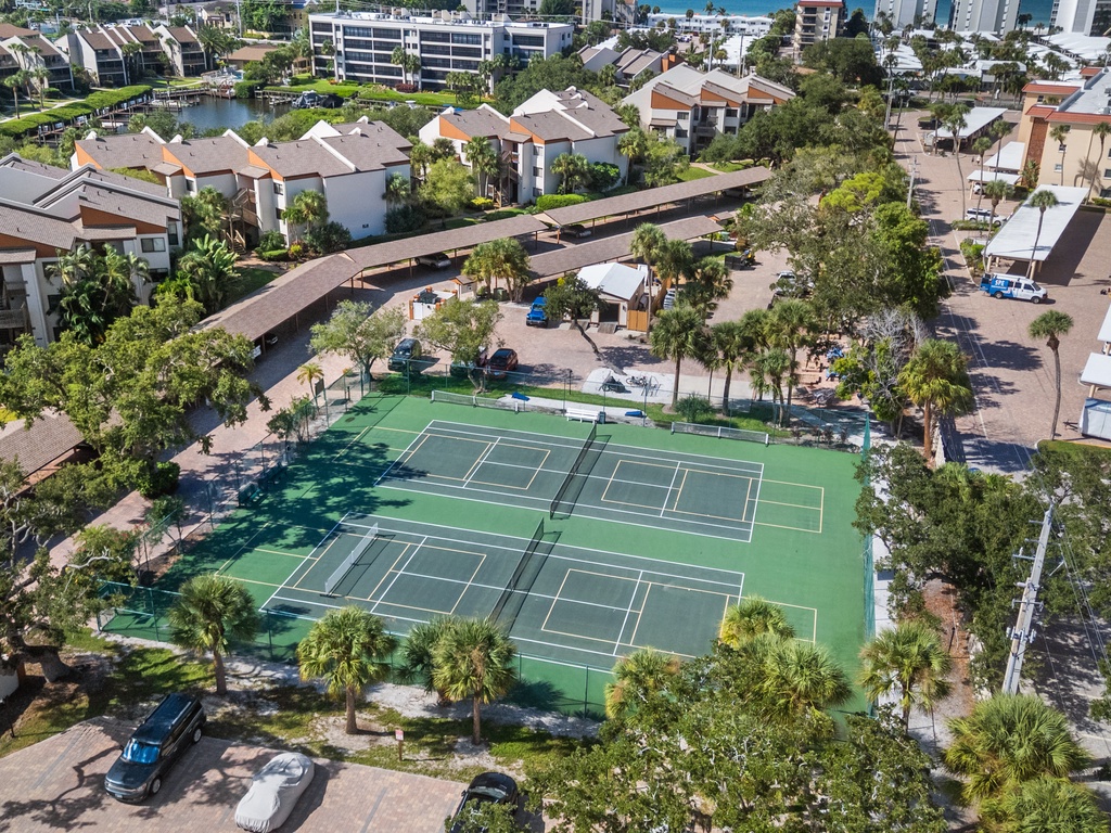 Midnight Cove II by Tropical Sands Accommodations Tennis Courts