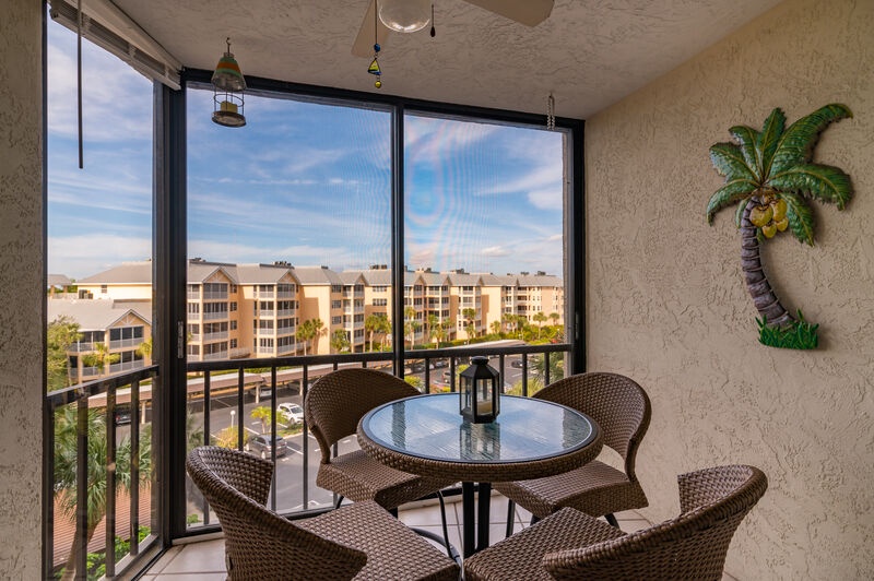 Private Balcony - Outdoor Dining Area