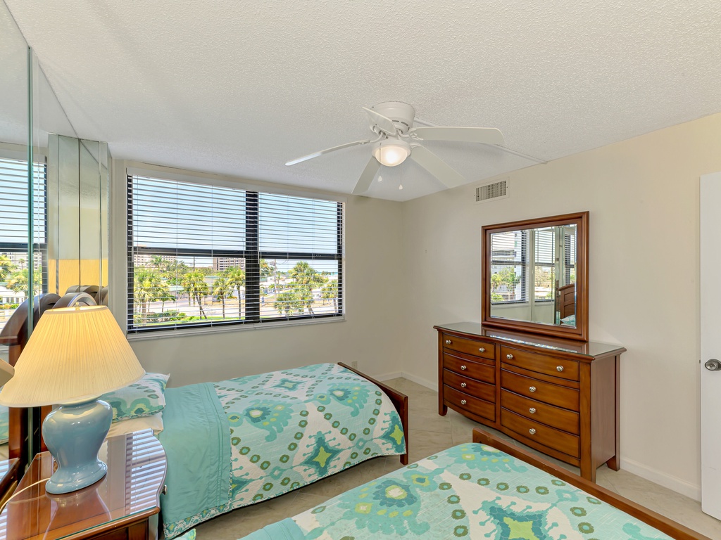 Guest Bedroom, Two Twin Beds