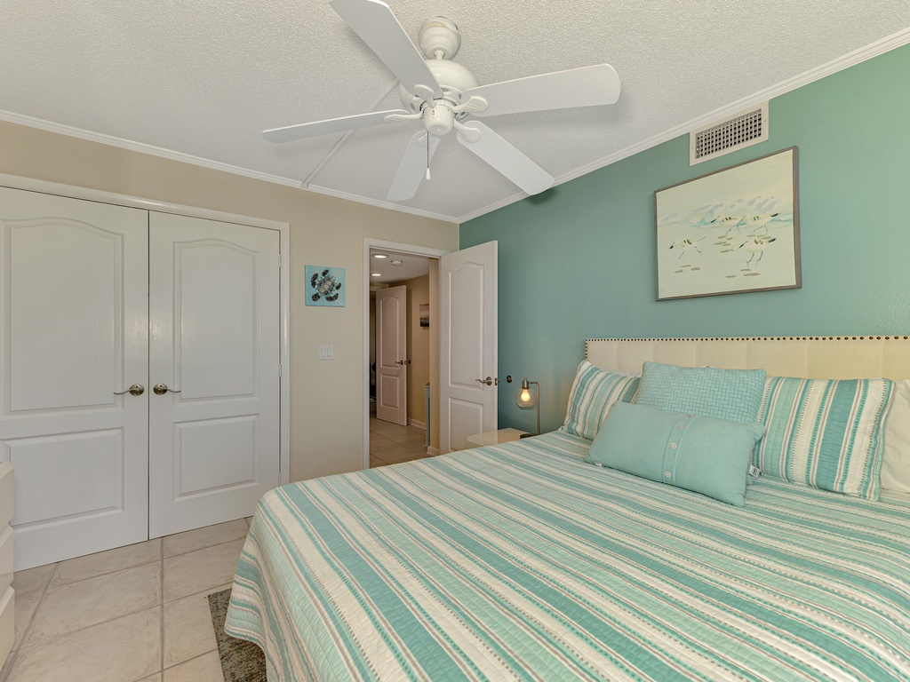 Second Bedroom, Queen bed