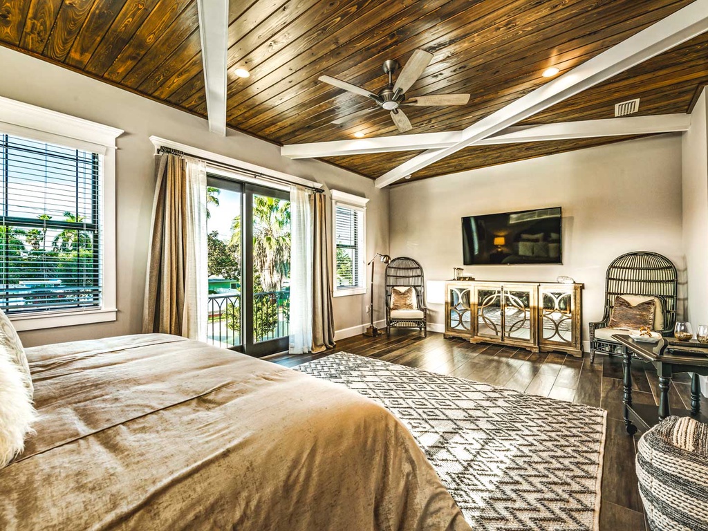 Master Bedroom, King bed