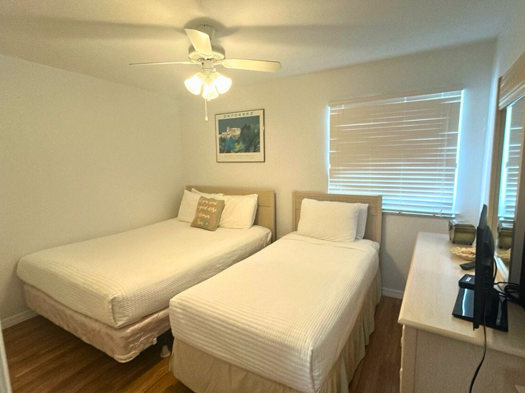 Second Bedroom, One queen bed and one twin bed
