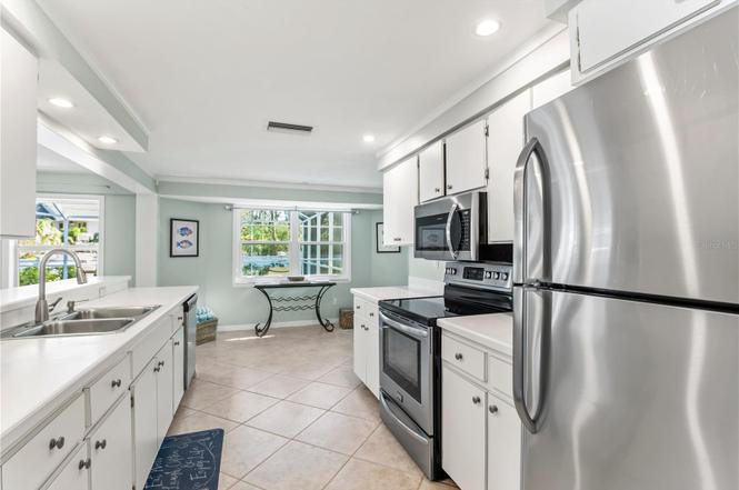 Spacious kitchen with appliances