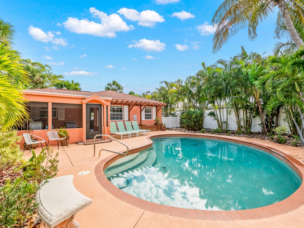 The Pink Flamingo - By Lido Key Vacations