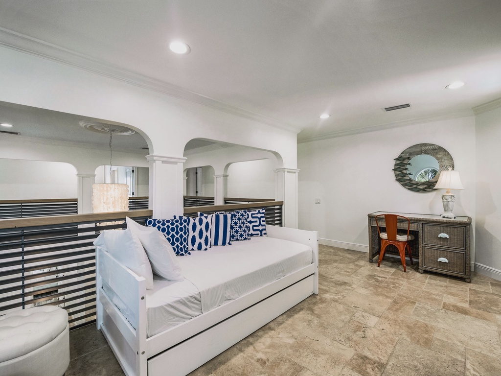 Loft w/ Twin Daybed-2nd Floor