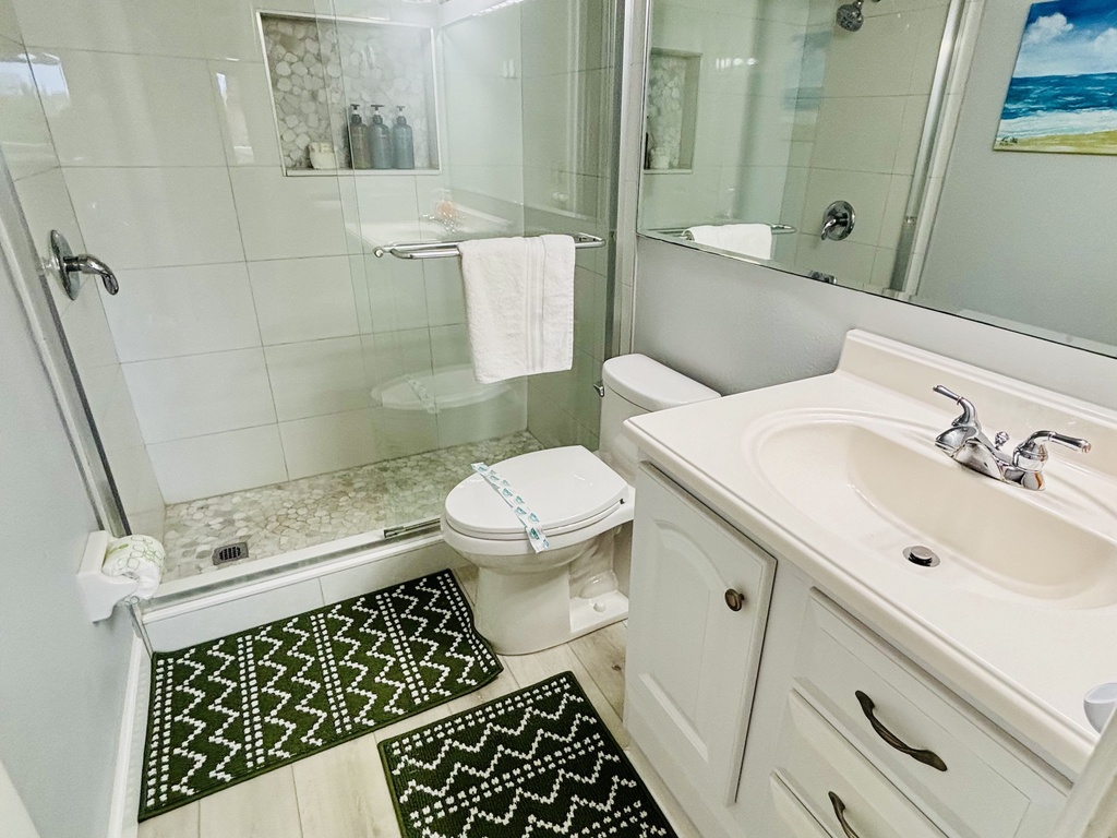 Bathroom with Walk-in shower