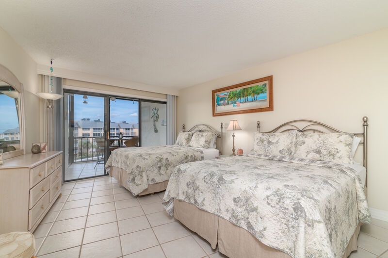 Master Bedroom, Two Queens