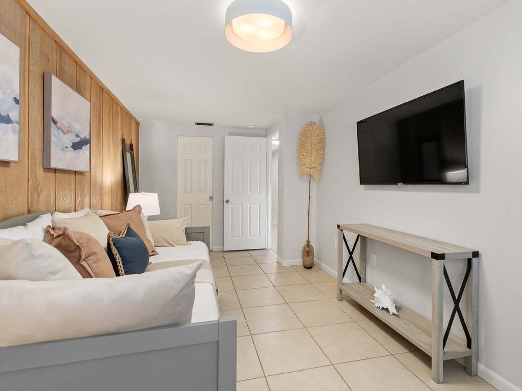 Second Bedroom - Twin Bedroom with Trundle