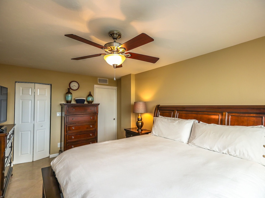 Second Bedroom, King