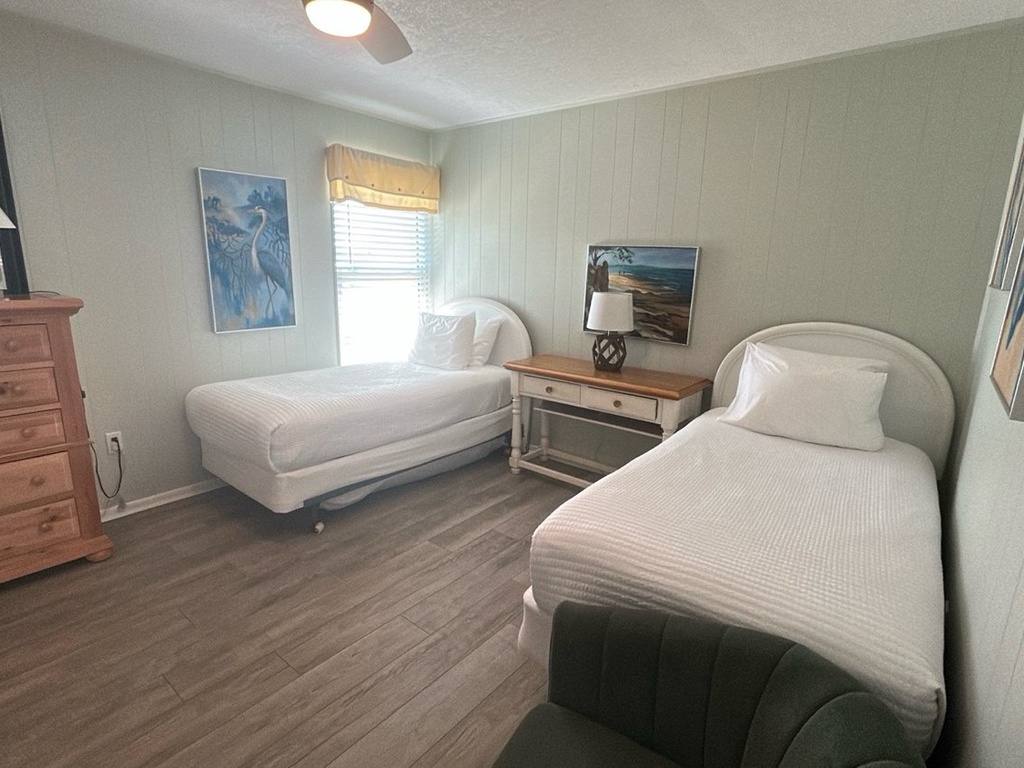 Second Bedroom, Two twin beds