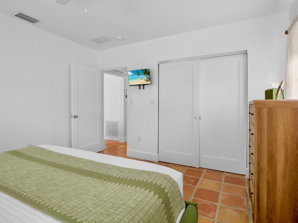 Second Bedroom, King bed