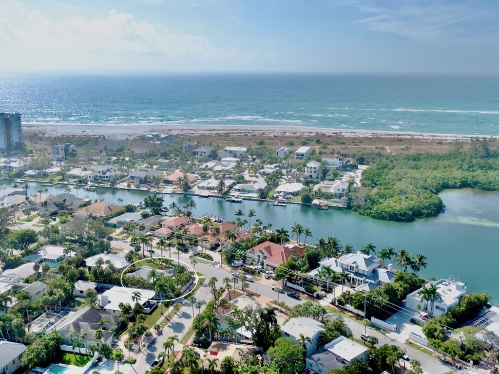 Perfect location near the bay