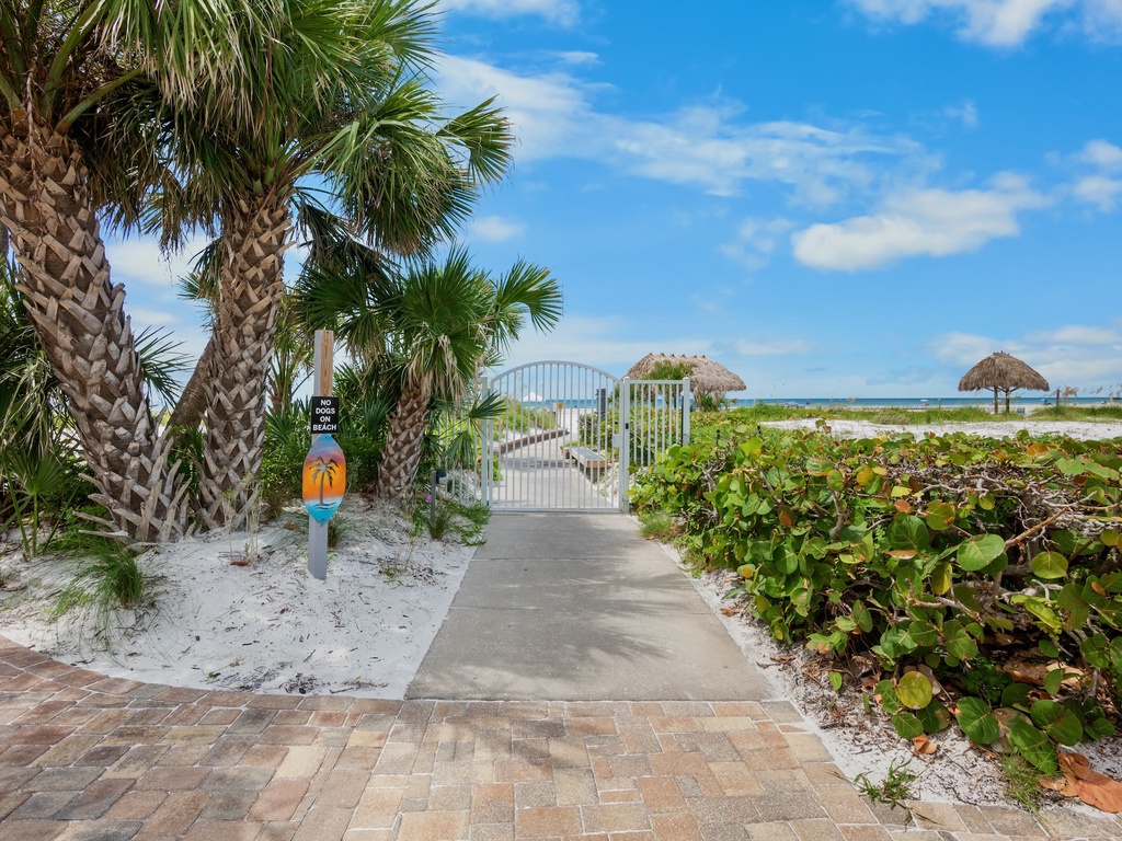 Charming path to the Gulf