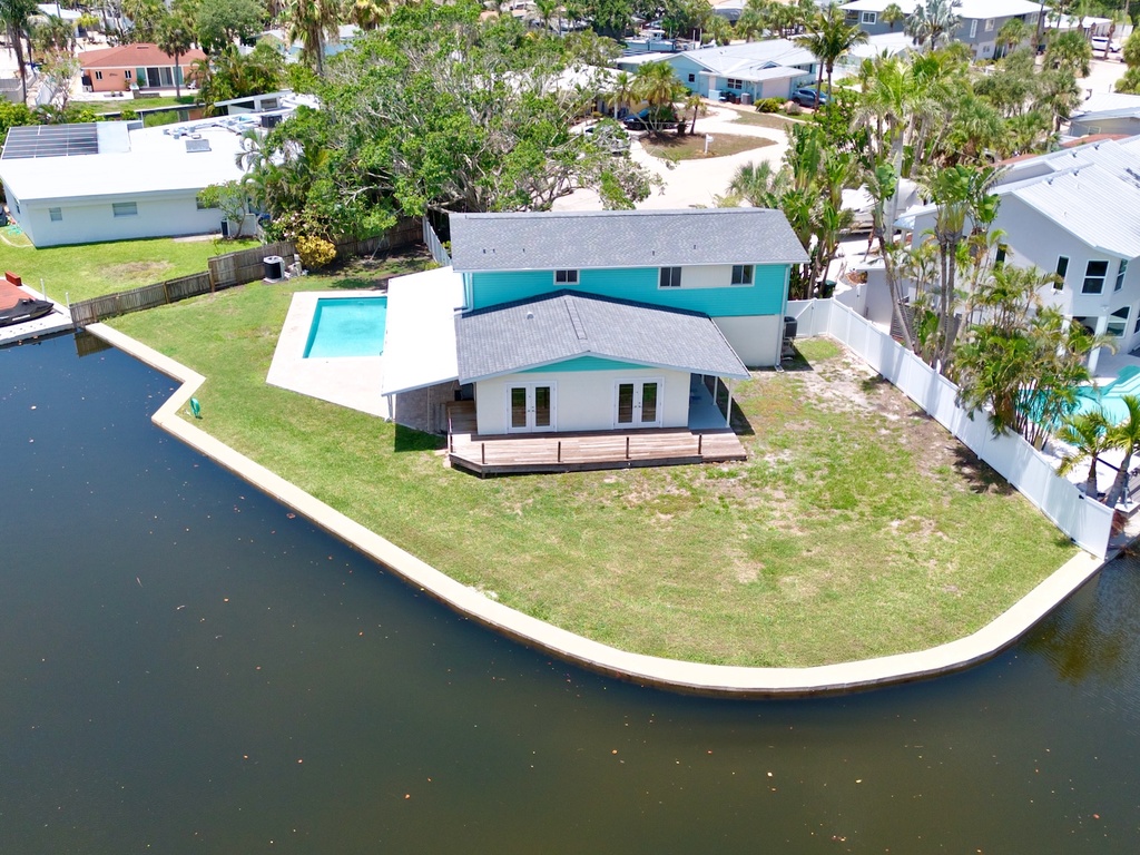 Leona Breeze by Tropical Sands Accommodations