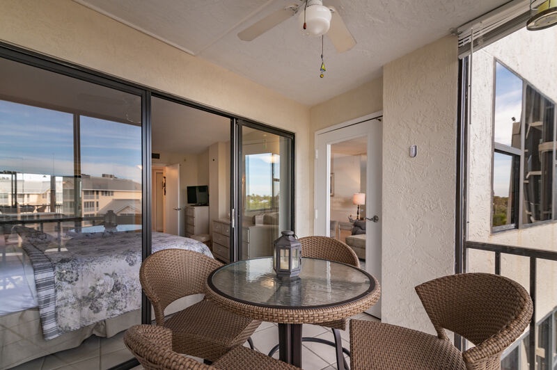 Private Balcony - Outdoor Dining Area