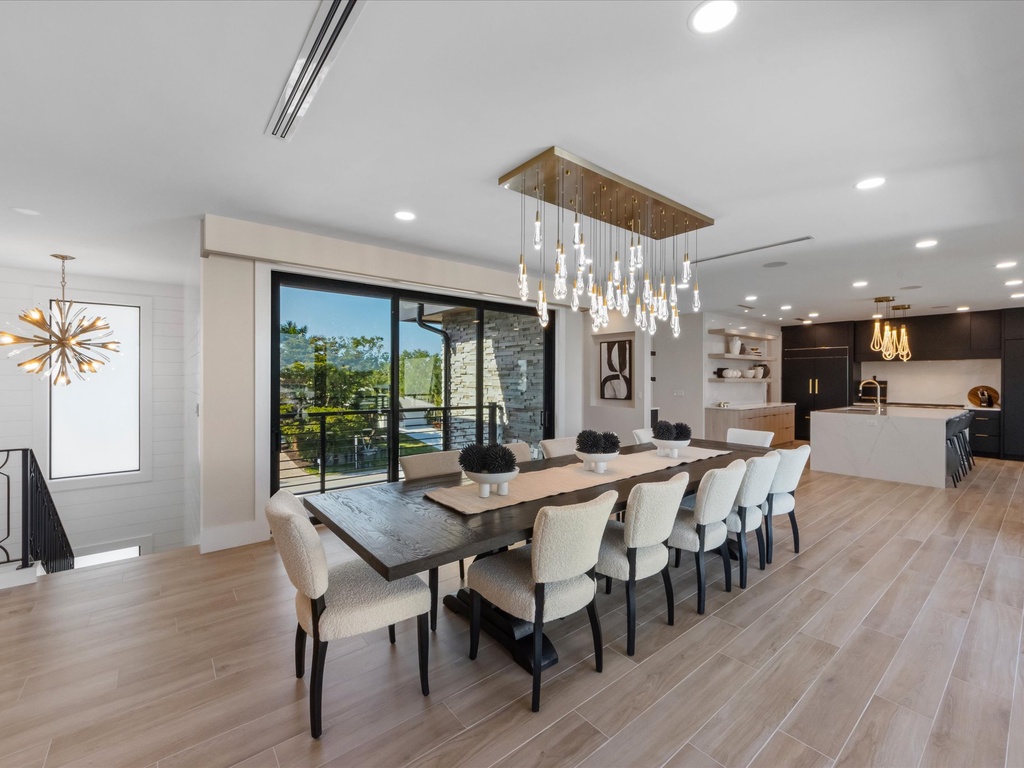 Dining Room - Sits Twelve