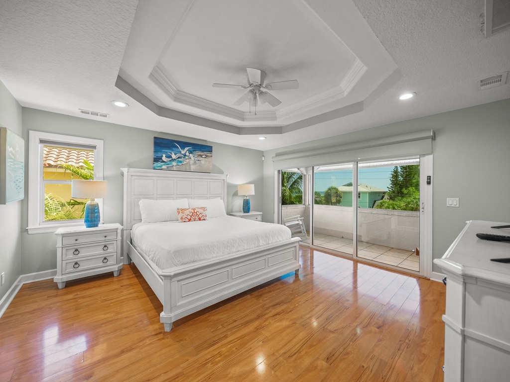 Primary Bedroom (2nd floor), King bed