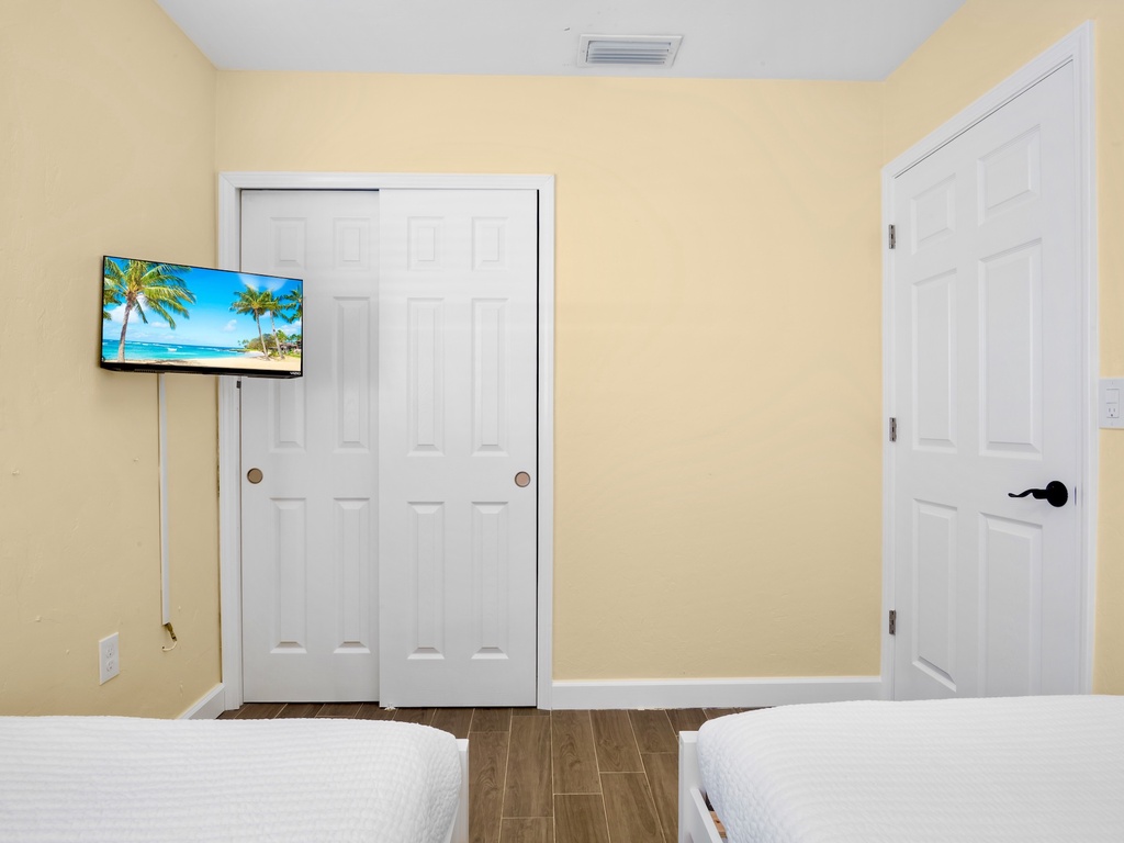 Second Bedroom - Two Twin Beds
