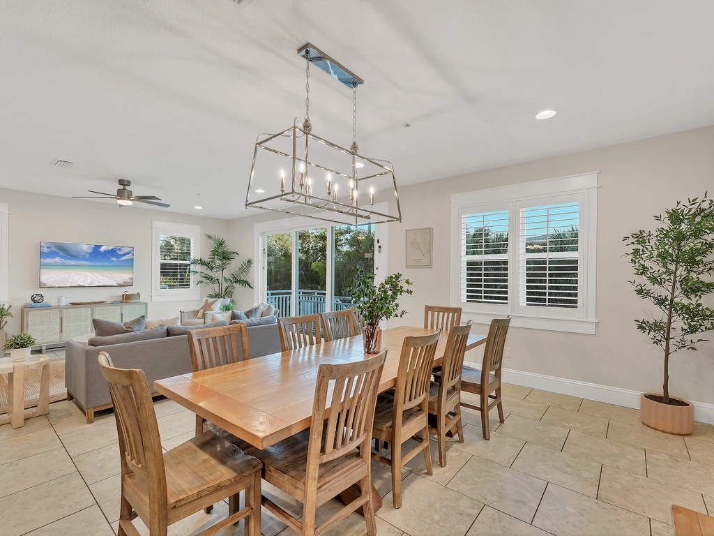 Dining Area Seats 10