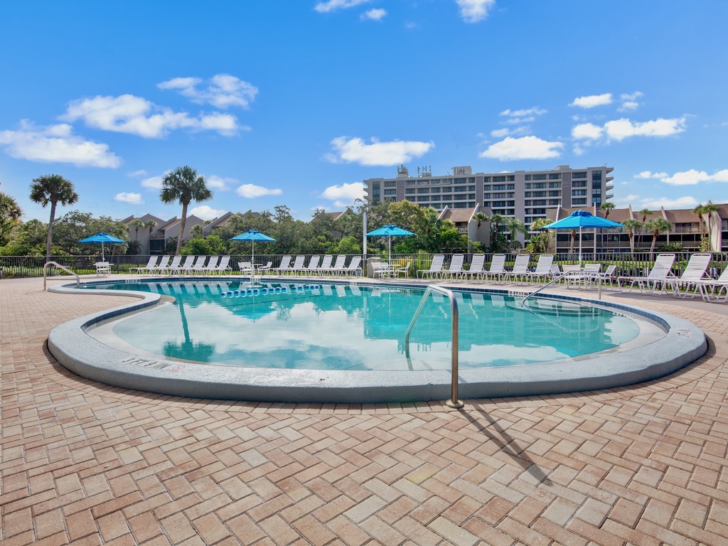 Midnight Cove II by Tropical Sands Accommodations Pool