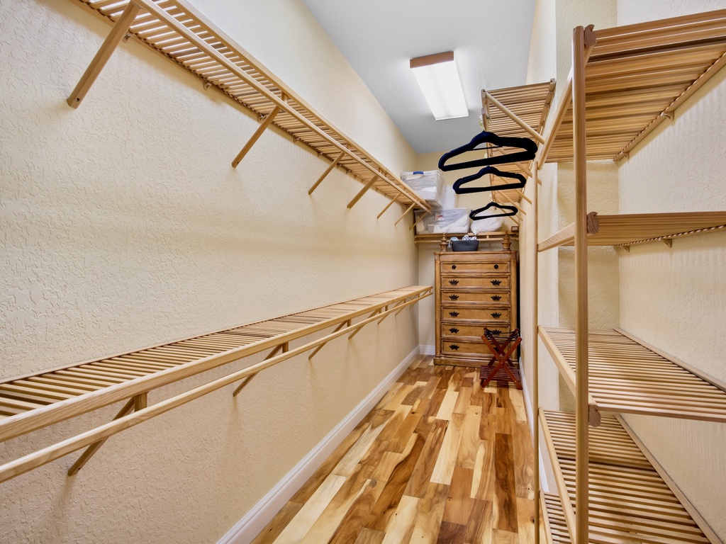 Primary Bedroom, Walk-in closet