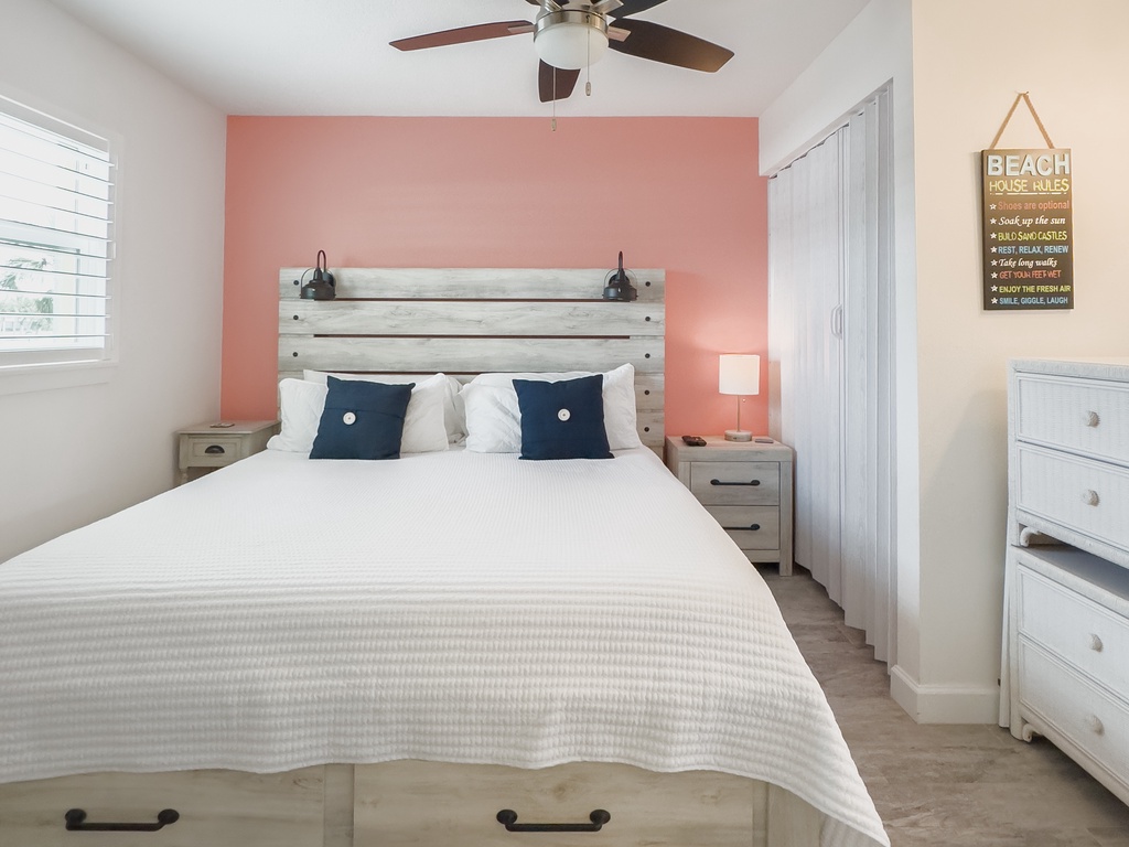 Master Bedroom, King Bed