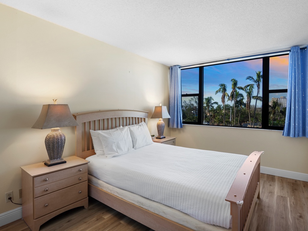 Second Bedroom, Queen, Sunset View