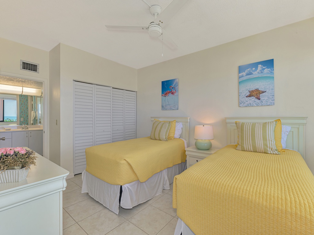 Second Bedroom, Two Twin Beds