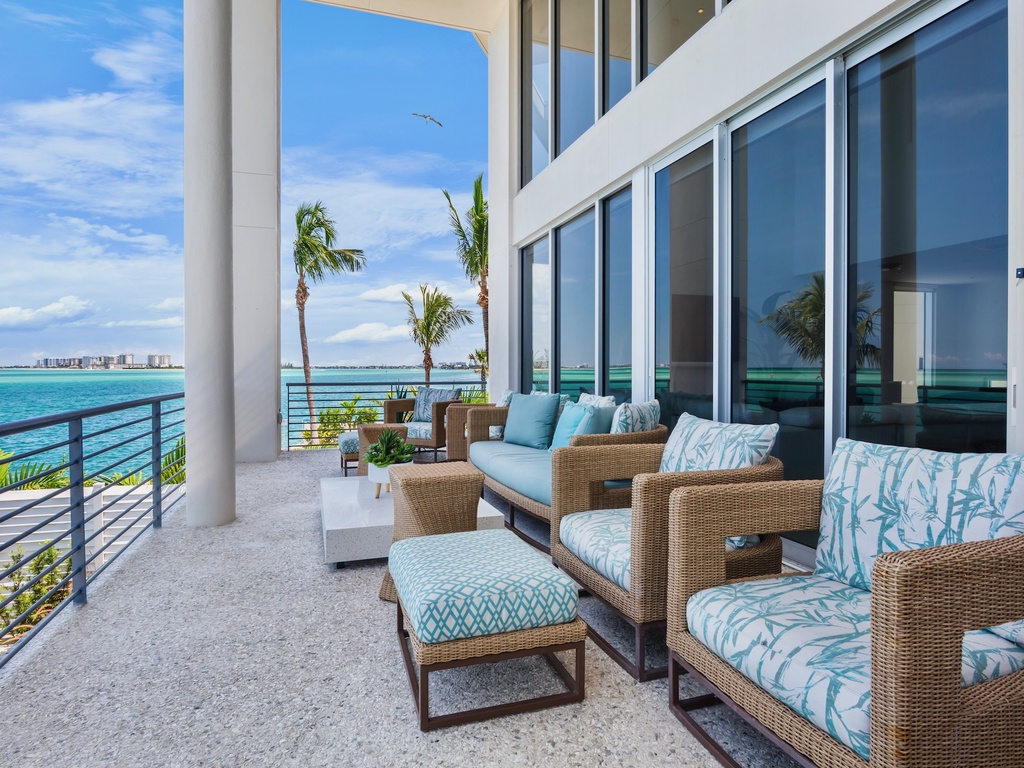 Main Balcony, Lounge Area with seating for the group