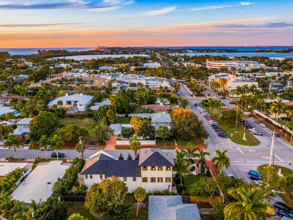 Walk to St. Armands Circle