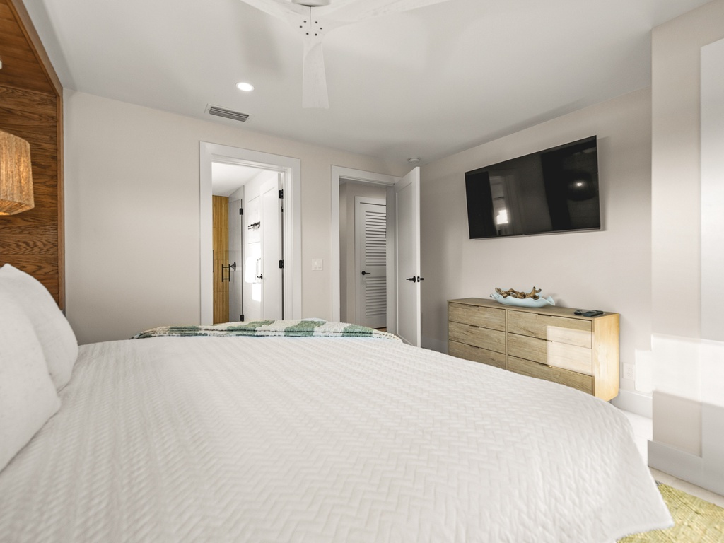 Third Bedroom, King Bed