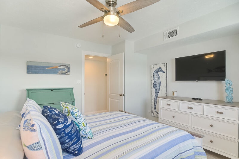 Third Bedroom, Queen