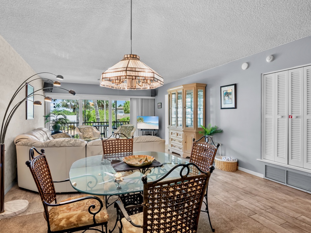 Dining Space for Group Gatherings