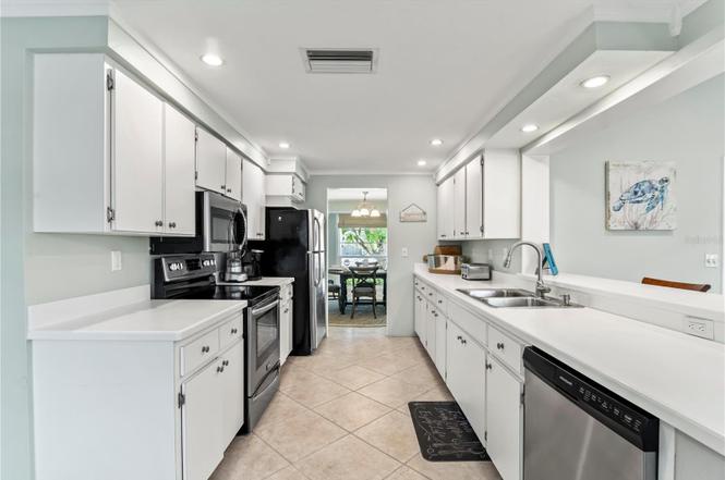 Spacious kitchen with appliances