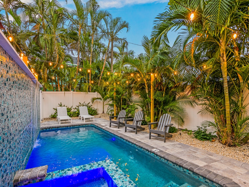 Private Pool, Spa, and Lounge
