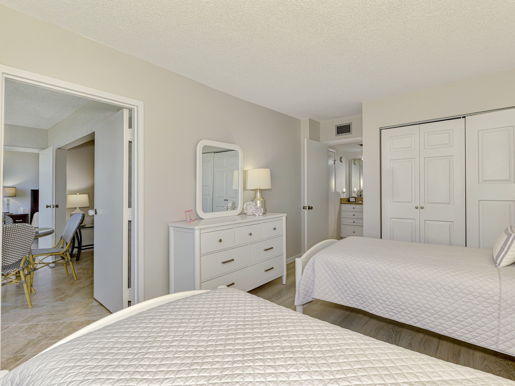 Guest Bedroom, Two Twin Beds