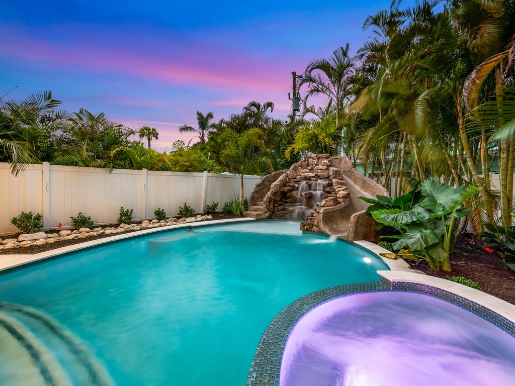 Gorgeous pool and sunset