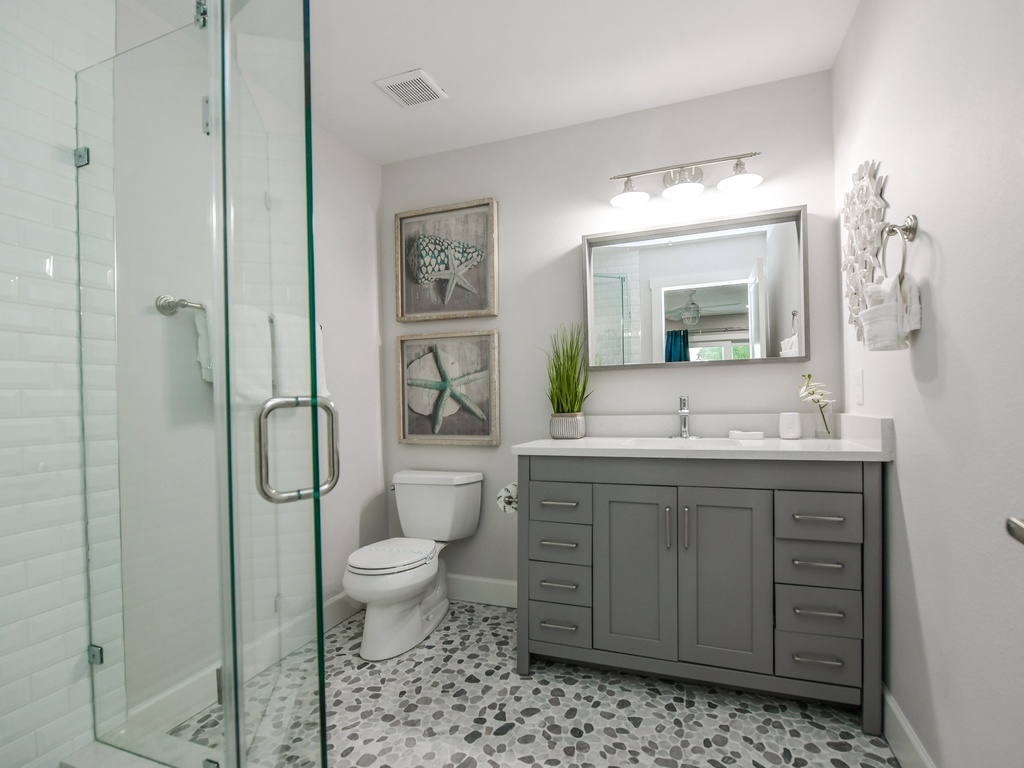 East Unit - Primary Ensuite