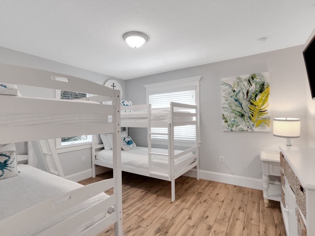 Eighth Bedroom, Two Twin/Twin Bunks